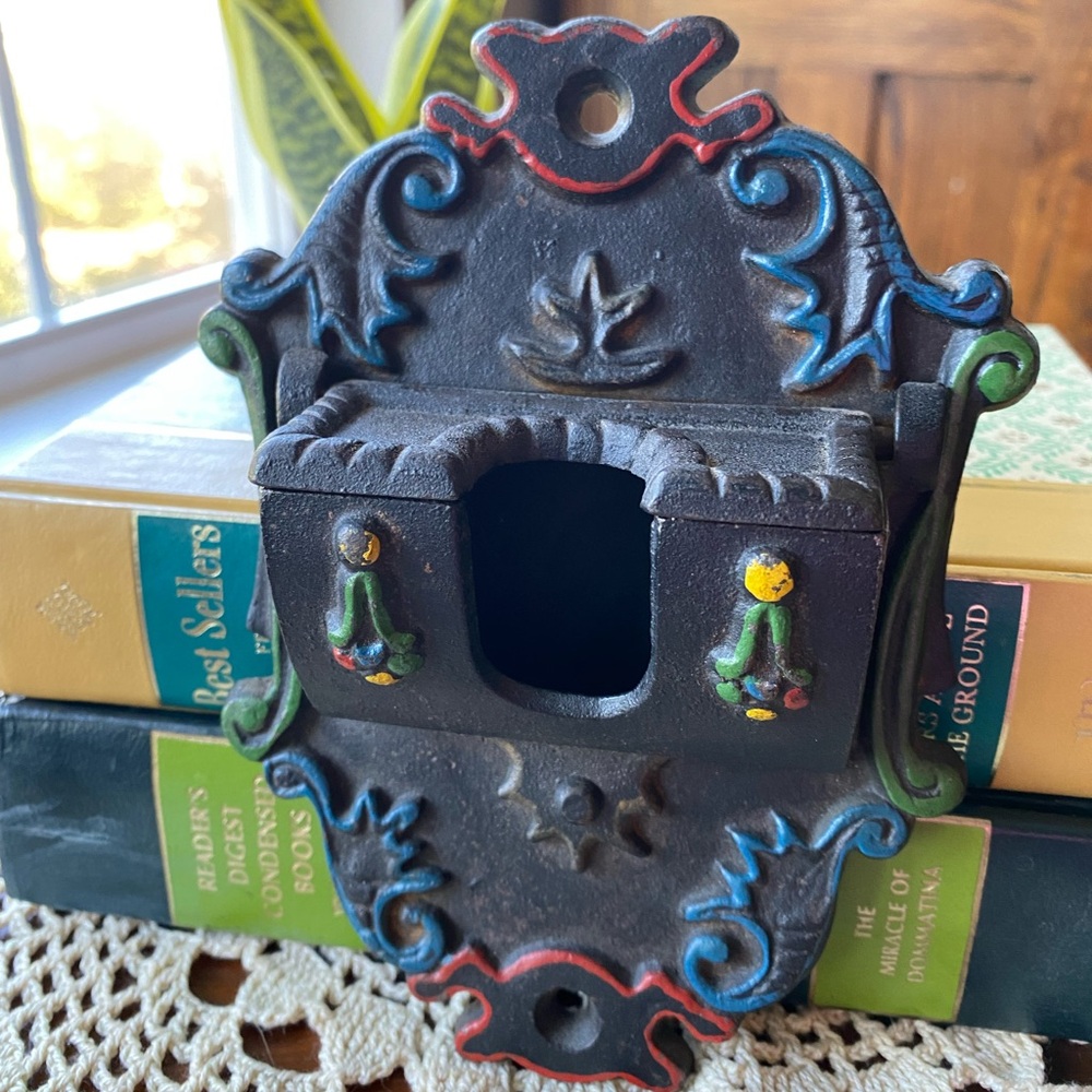 Vintage Wilton Cast Iron Wall Mount Match Holder EUC